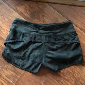 Lululemon Speed Shorts (sz 4) CAMO